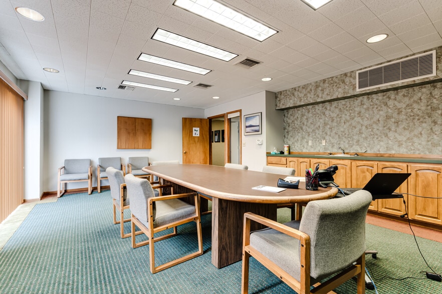 More Photos Of 1976 Garden Ave, Eugene Office For Sale