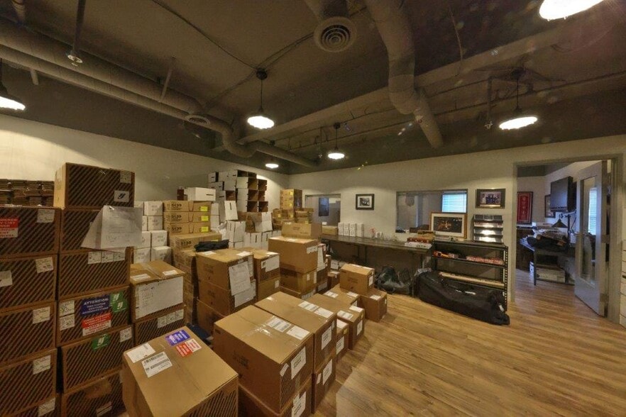 More Photos Of 10412 Allisonville Rd, Fishers Office For Sale