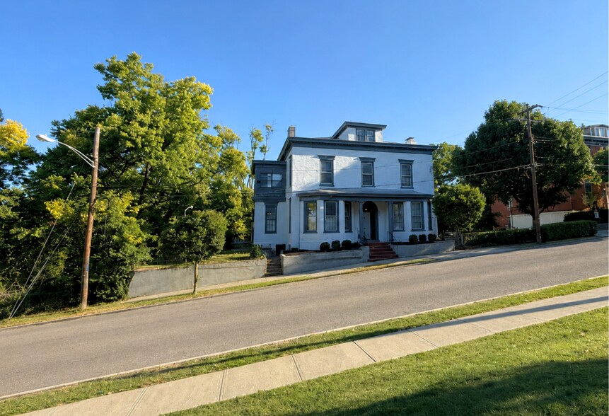 More Photos Of 106 Wellington Pl, Cincinnati Office Residential For Lease