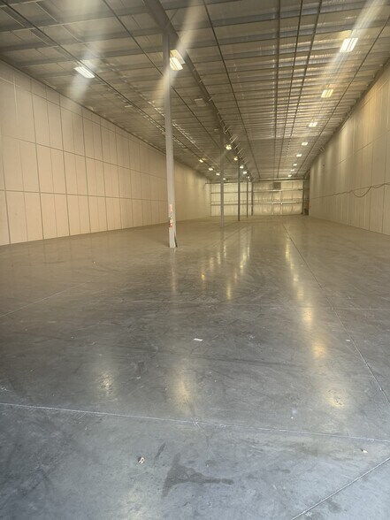 More Photos Of 408 Oak Bluff Ln, Goodlettsville Distribution For Lease