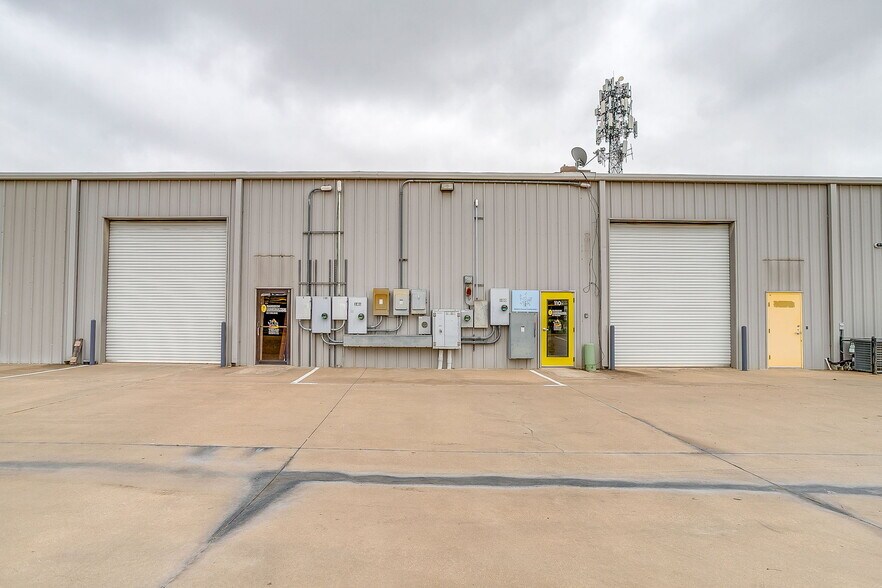 More Photos Of 5950 Park Vista Cir, Fort Worth Warehouse For Lease