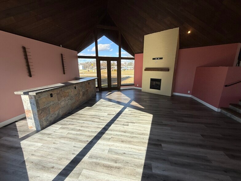 More Photos Of 10804 Wilkshire Blvd, Bolivar Office For Sale