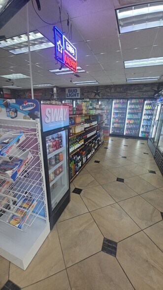 More Photos Of 1811 S Broadway Ave, Tyler Convenience Store For Sale