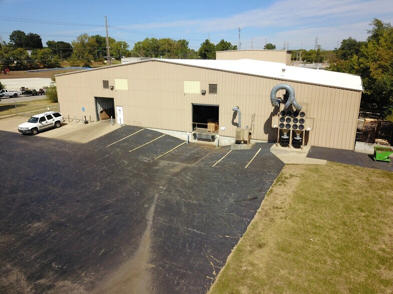 More Photos Of 1211 S Powell Rd, Independence Manufacturing For Lease