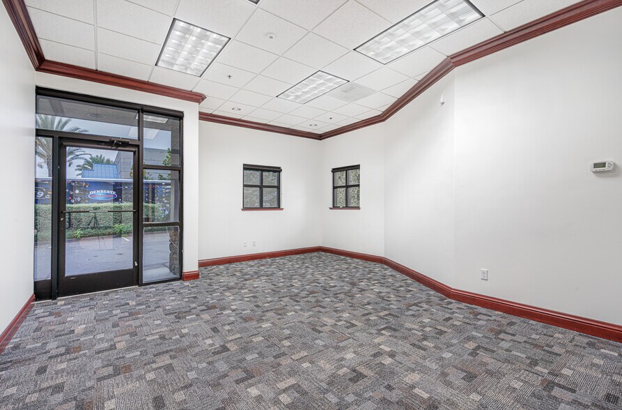 More Photos Of 810 Denbeste Ct, Windsor Office For Lease