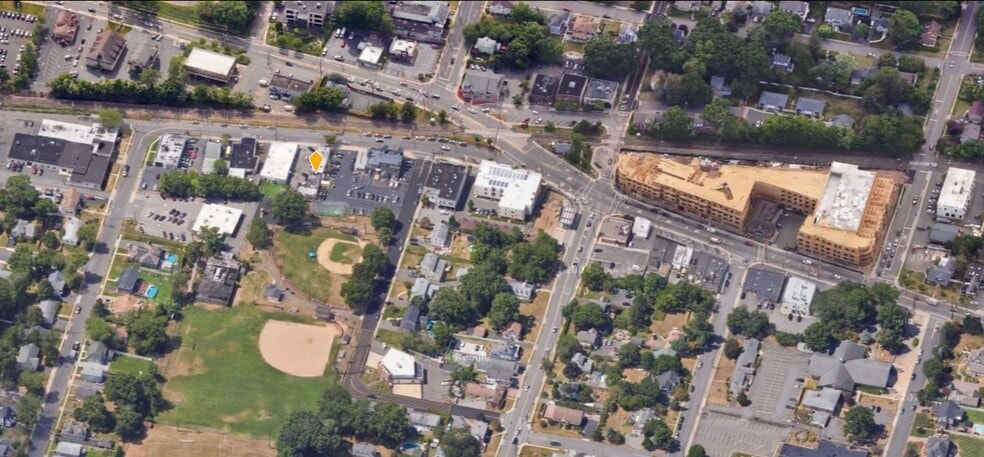 More Photos Of 23 Emerson Plz, Emerson Freestanding For Sale