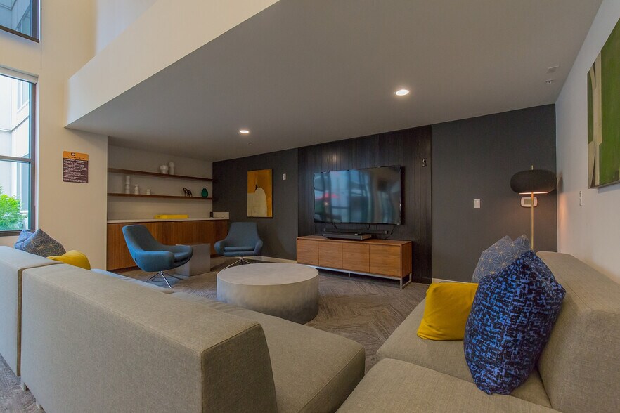 More Photos Of 1250 E Burnside St, Portland Apartments For Lease