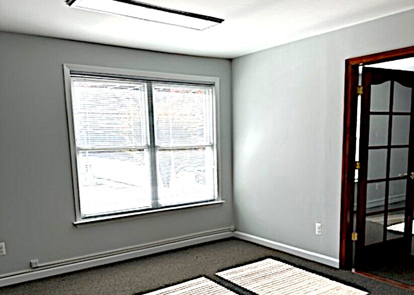 More Photos Of 456 W Jericho Tpke, Huntington Loft Creative Space For Lease