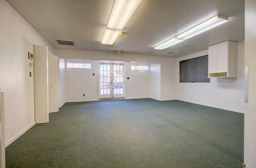 More Photos Of 1308 Wyoming St, Boulder City General Retail For Sale
