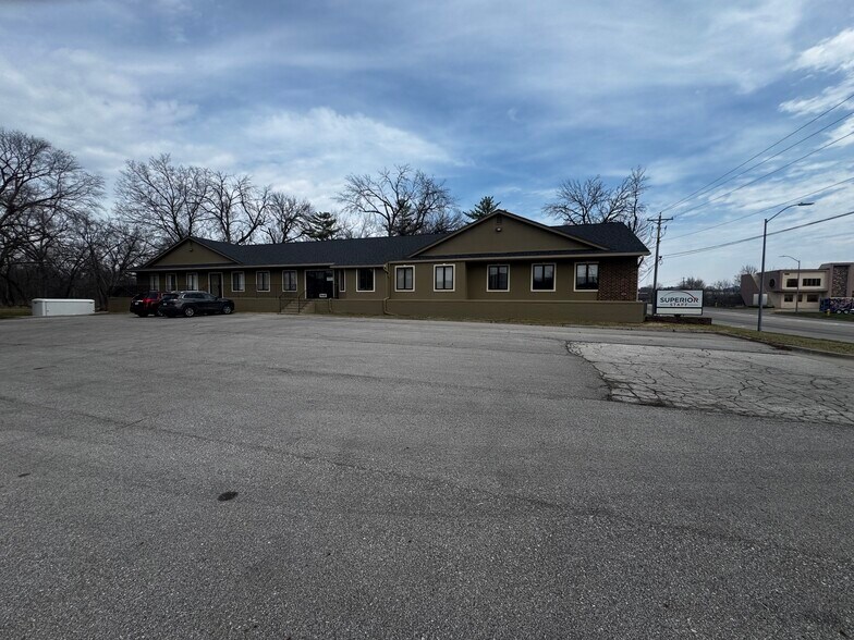 Primary Photo Of 7445 University Ave, Des Moines Medical For Sale