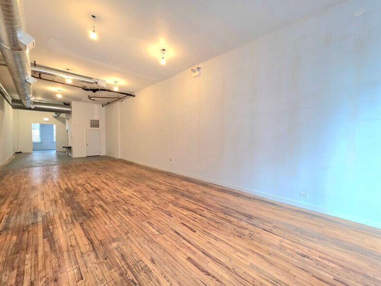 More Photos Of 1102 W 18th St., Chicago Apartments For Lease