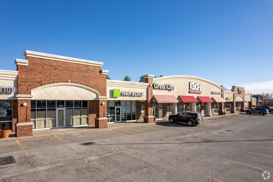 Primary Photo Of 2551-2587 S 177th Plz, Omaha Storefront Retail Office For Lease