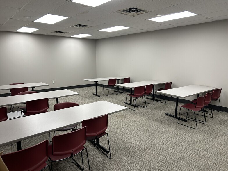 More Photos Of 518 W Roosevelt Ave, Albany Warehouse For Sale