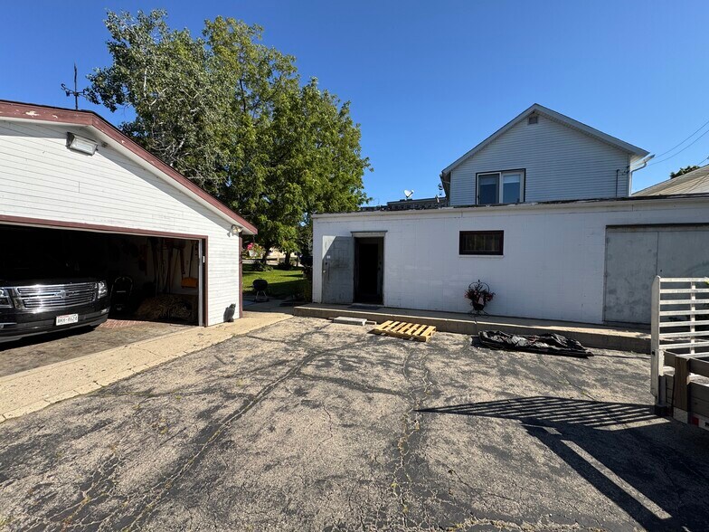 More Photos Of 215 W Main St, Marshall General Retail For Sale