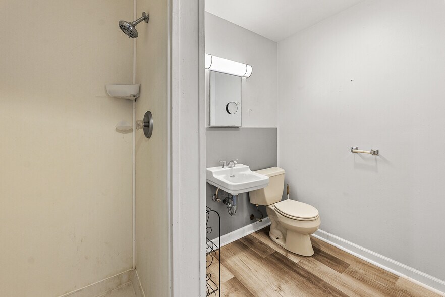 More Photos Of 4991 Arthur Rd, Slinger Hotel For Sale