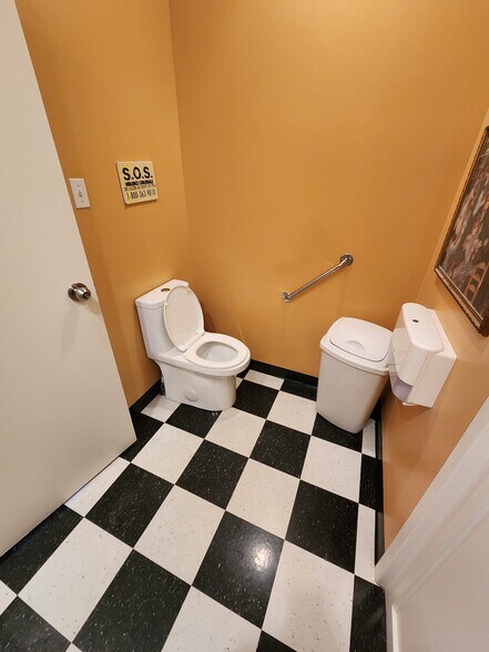 More Photos Of 135 Av 25e, St-Eustache Storefront For Lease