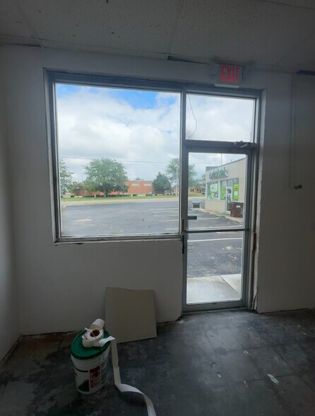 More Photos Of 2707 Wilmington Pike, Kettering Storefront Retail Office For Lease
