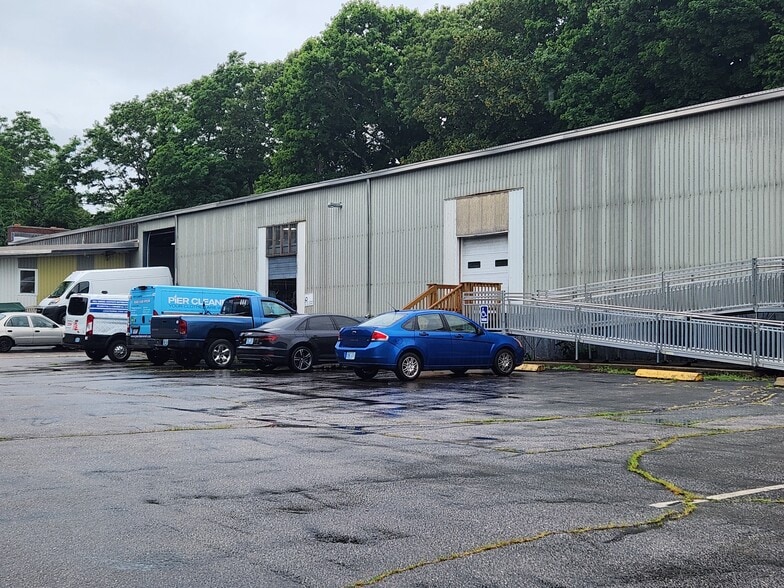 More Photos Of 217 Church St, South Kingstown Warehouse For Lease