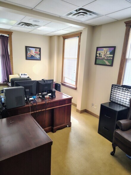 More Photos Of 1337 Virginia St, Charleston Office For Sale