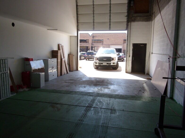 More Photos Of 114 Oakgrove Rd, Dulles Town Center Warehouse For Sale