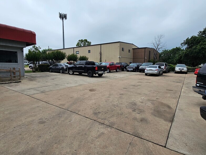 More Photos Of 5919 E Ben White Blvd, Austin Auto Dealership For Sale