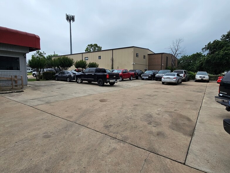 More Photos Of 5919 E Ben White Blvd, Austin Auto Dealership For Sale