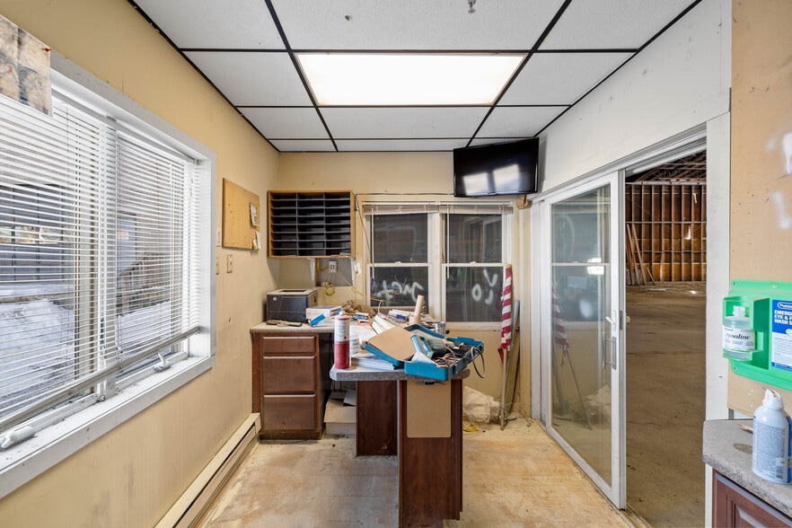 More Photos Of 45 Richards Grove Rd, Quaker Hill Service For Sale