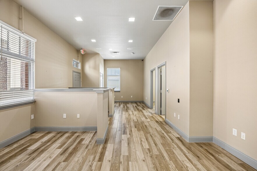 More Photos Of 118 Lynn Ave, Lewisville Office For Sale