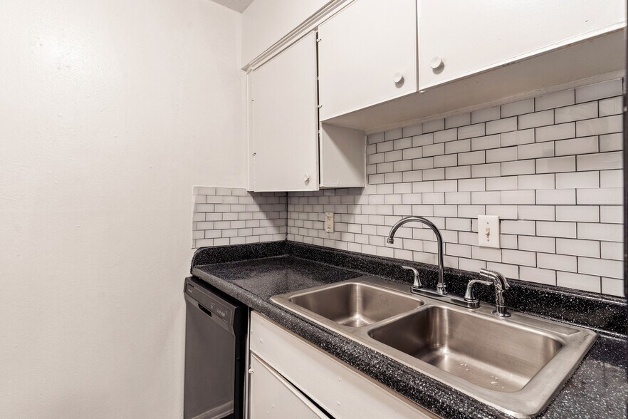 More Photos Of 6701 Calmont Ave, Fort Worth Apartments For Sale