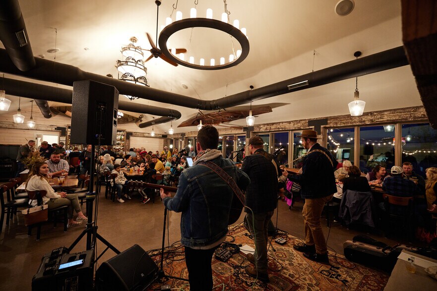 More Photos Of 1583 Spring Bay Rd, Spring Bay Hotel For Sale