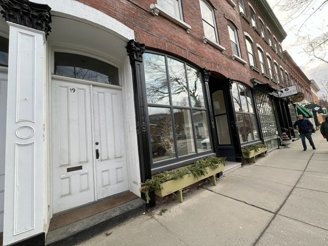 More Photos Of 19 Central St, Woodstock Restaurant For Lease