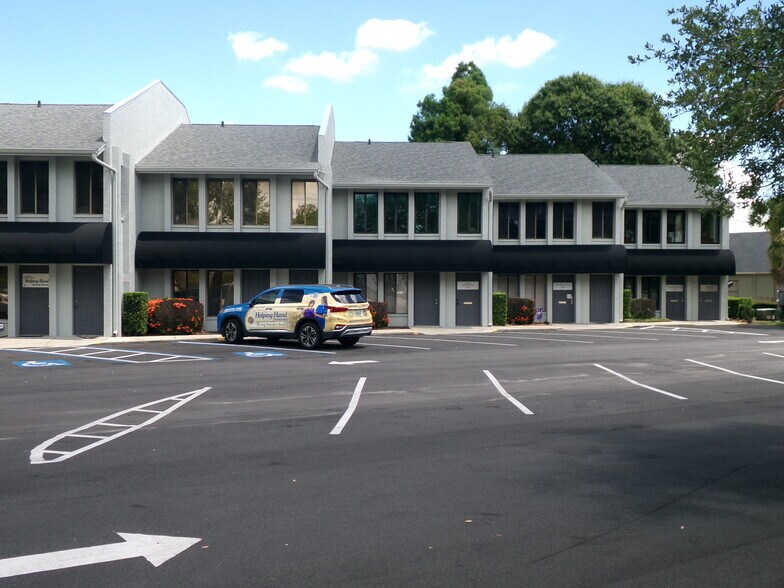 More Photos Of 1940-1964 E Edgewood Dr, Lakeland Office For Sale