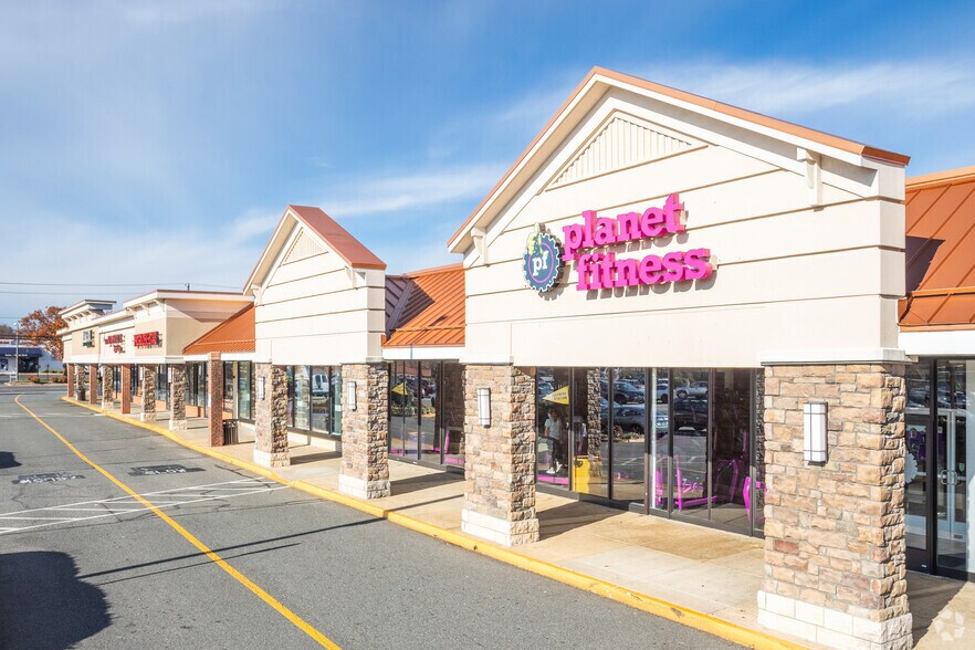 More Photos Of 6119-6133 Backlick Rd, Springfield Unknown For Lease