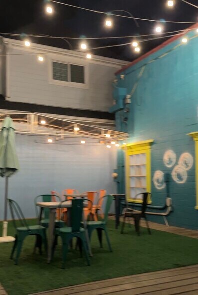More Photos Of 508 Pecore St, Houston Freestanding For Lease