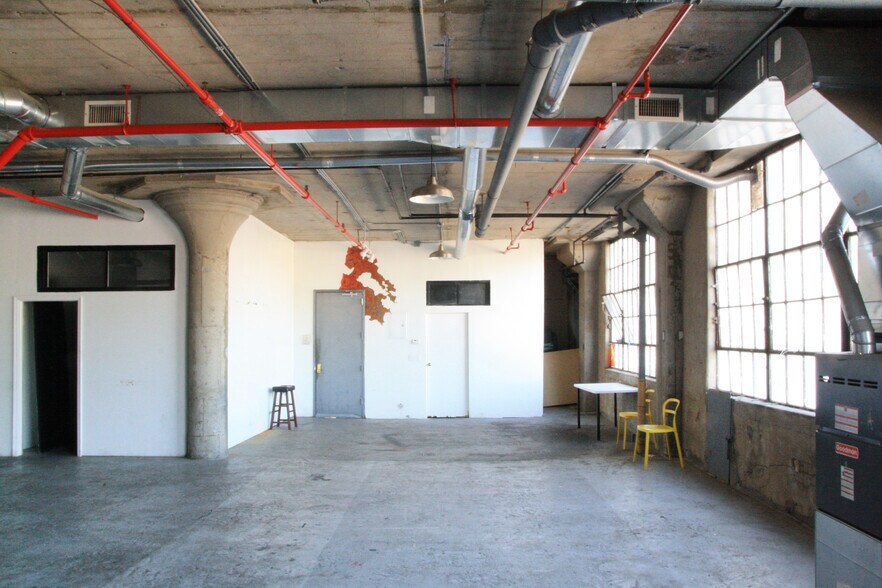 More Photos Of 49 Wyckoff Ave, Brooklyn Warehouse For Lease