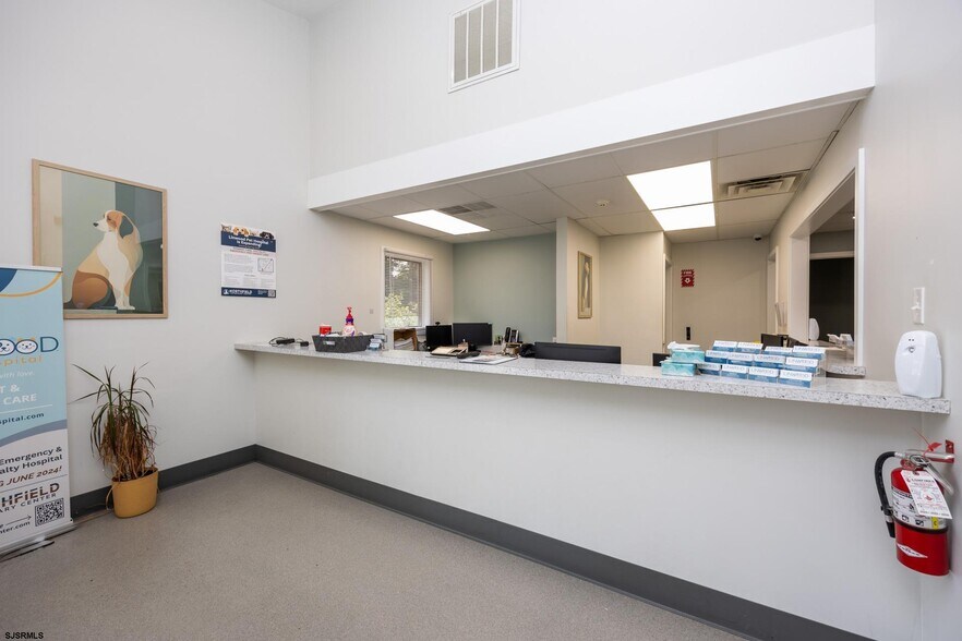 More Photos Of 535 Maple Ave, Linwood Veterinarian Kennel For Lease