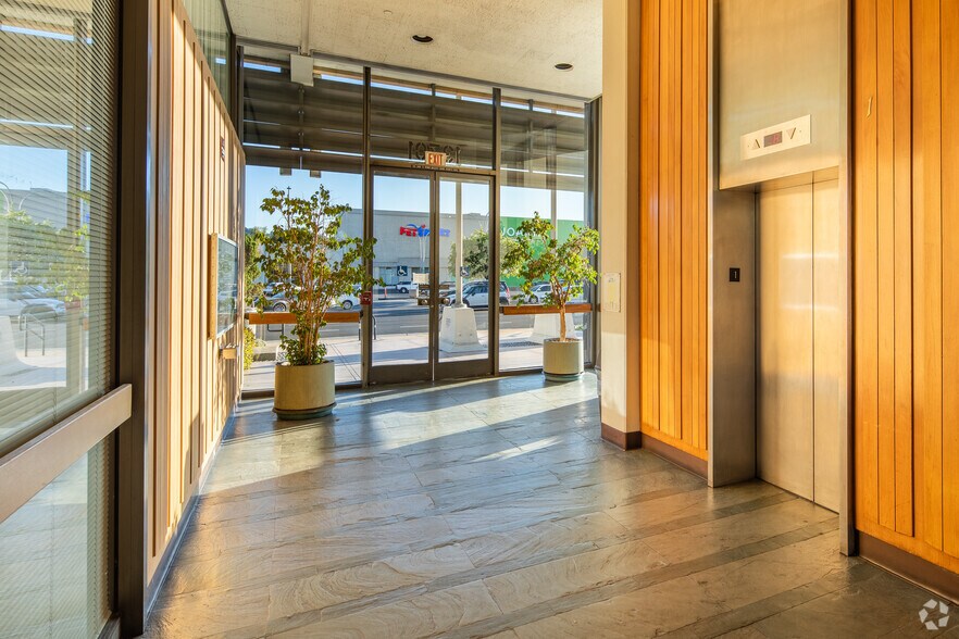 More Photos Of 13701 Riverside Dr, Sherman Oaks Office For Lease