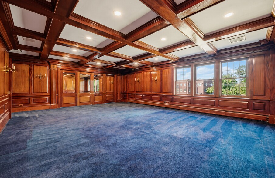 More Photos Of 318 Main St, Berlin Office For Sale