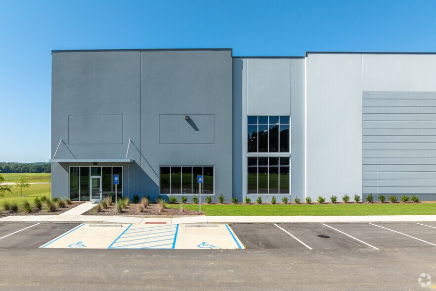 More Photos Of State Route 186 @ Interstate 85, Tuskegee Distribution For Lease