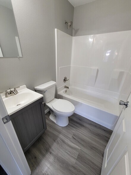 More Photos Of 1351 Iowa Ave SE, Huron Apartments For Sale
