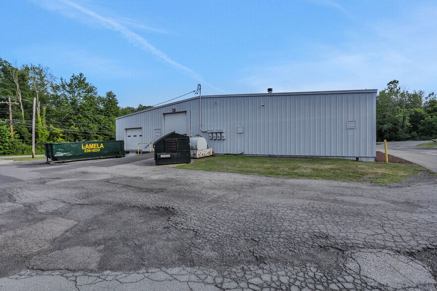 More Photos Of 230 N Plank Rd, Newburgh Light Distribution For Sale