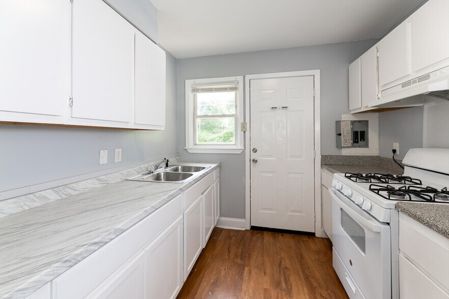 More Photos Of 1393 Lapaloma Cir, Memphis Apartments For Sale