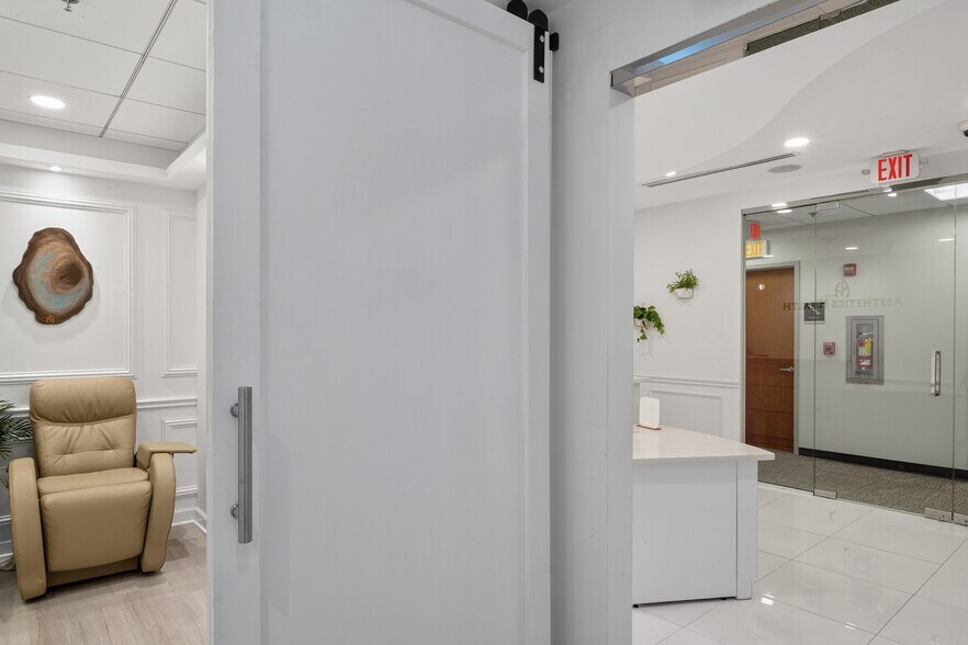 More Photos Of 7601 Lewinsville Rd, McLean Medical For Sale