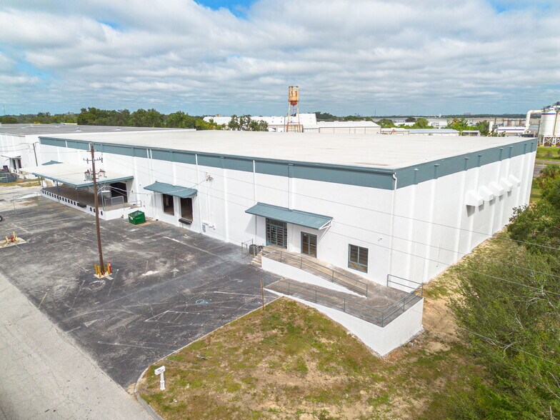 More Photos Of 5520 E Giddens Ave, Tampa Warehouse For Lease