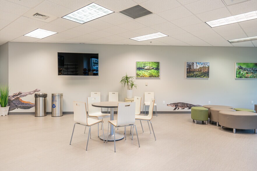 More Photos Of 1000 Sawgrass Corporate Pkwy, Sunrise Office For Lease