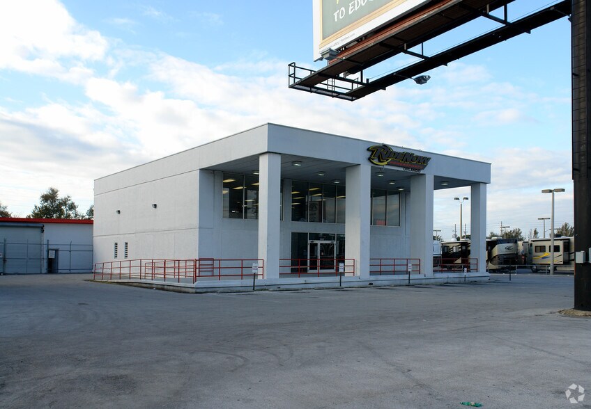 Primary Photo Of 3450 W Colonial Dr, Orlando Auto Dealership For Sale