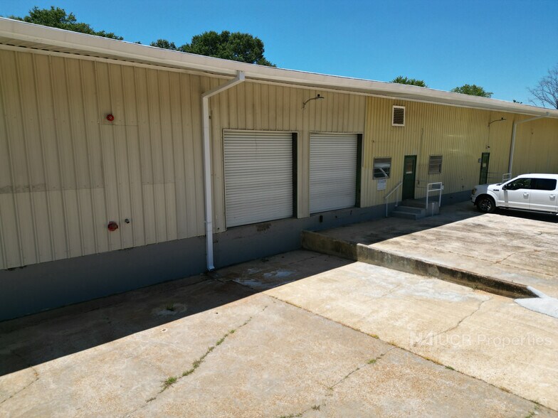 More Photos Of 405 Commerce Park Ave, Canton Warehouse For Lease