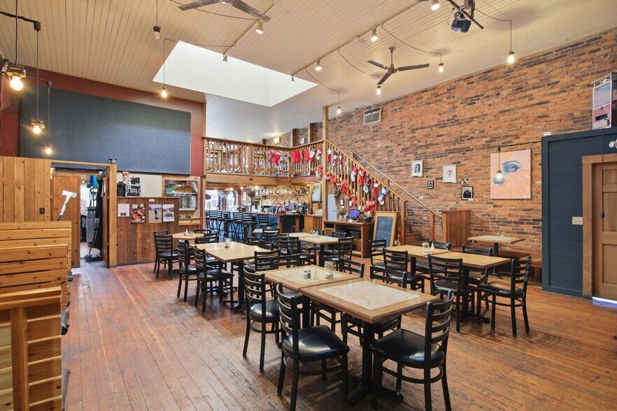 More Photos Of 657 E Main St, Cottage Grove Restaurant For Sale