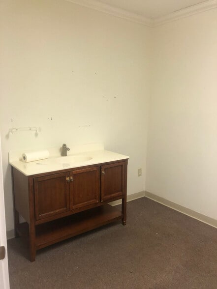 More Photos Of 28 Main St, East Hartford Storefront Retail Office For Lease