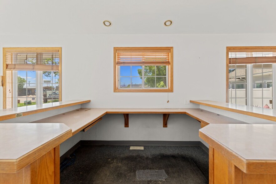 More Photos Of 20 3rd Ave, Longmont Medical For Sale